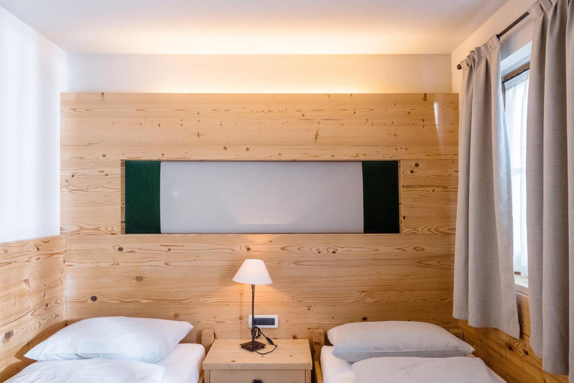 Nei Y Suredl Nevesole Aparthotel Corvara In Badia Phòng bức ảnh
