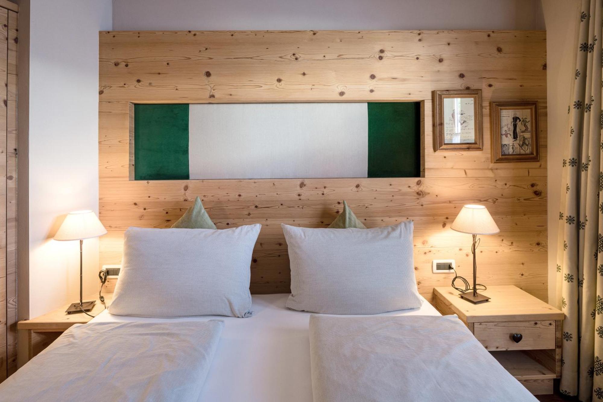 Nei Y Suredl Nevesole Aparthotel Corvara In Badia Phòng bức ảnh